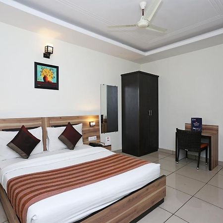 גאזיאבאד Capital O 1391 Hotel Pushpa Vilas מראה חיצוני תמונה