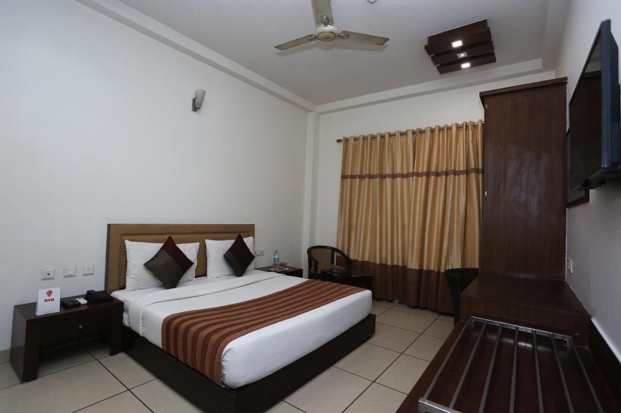 גאזיאבאד Capital O 1391 Hotel Pushpa Vilas מראה חיצוני תמונה