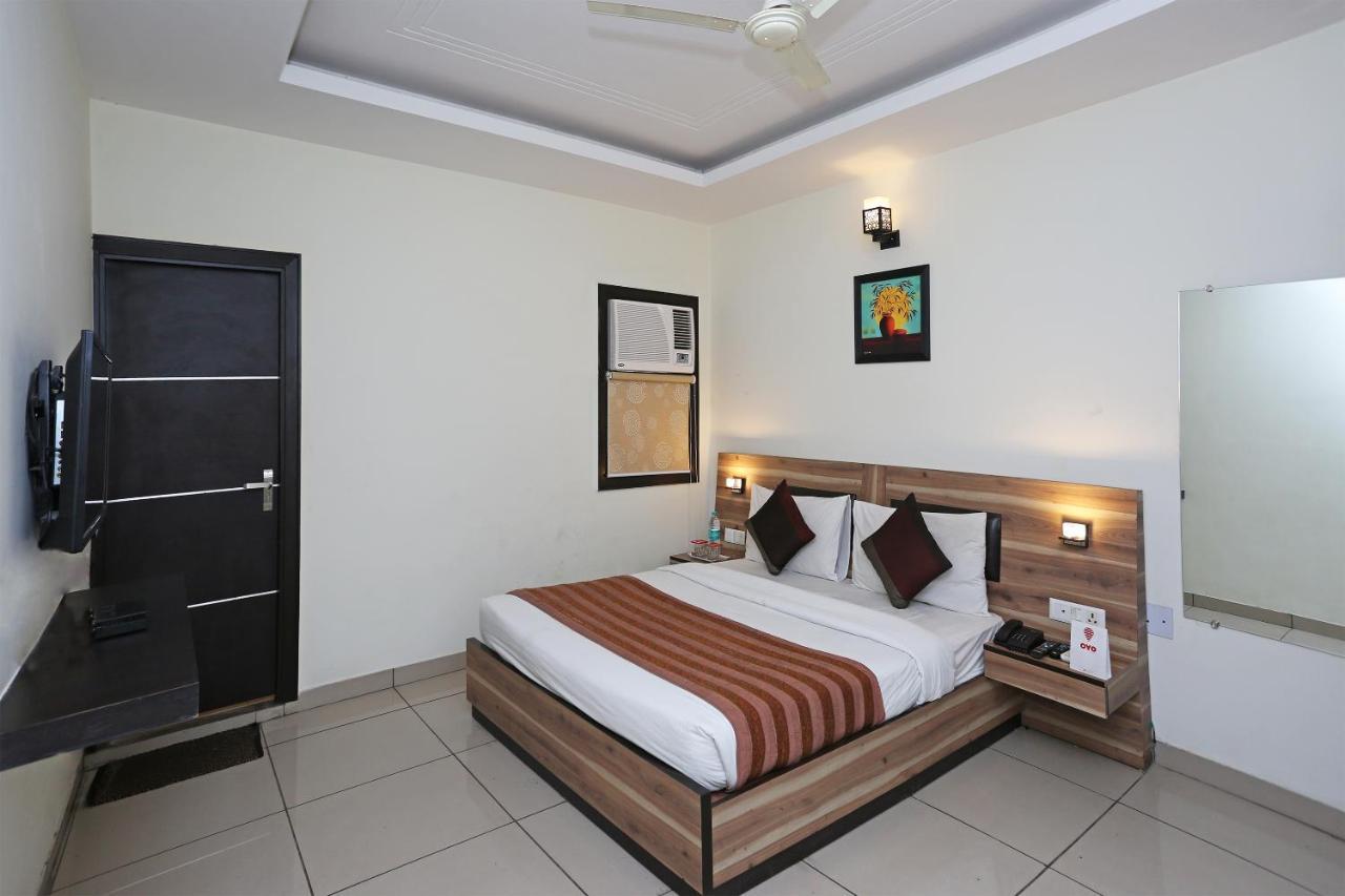 גאזיאבאד Capital O 1391 Hotel Pushpa Vilas מראה חיצוני תמונה