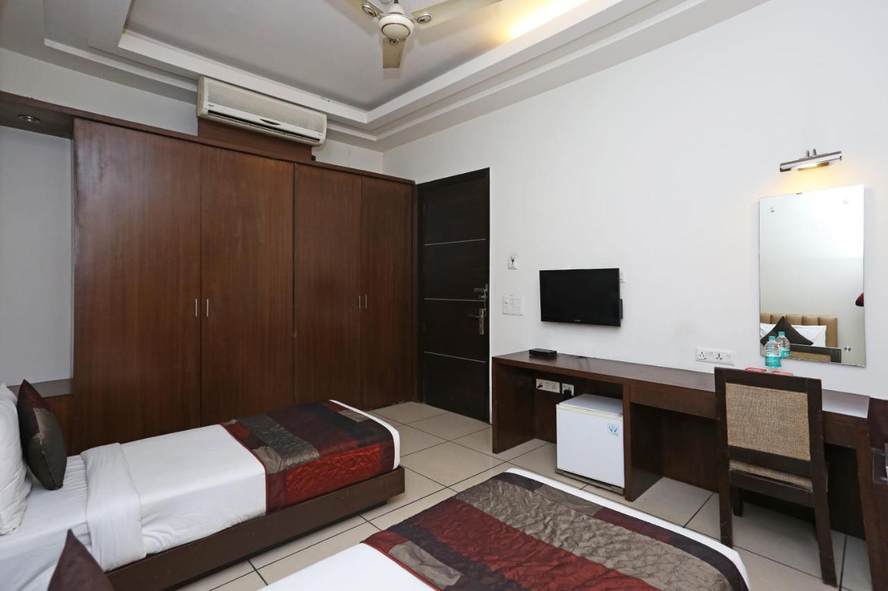 גאזיאבאד Capital O 1391 Hotel Pushpa Vilas מראה חיצוני תמונה