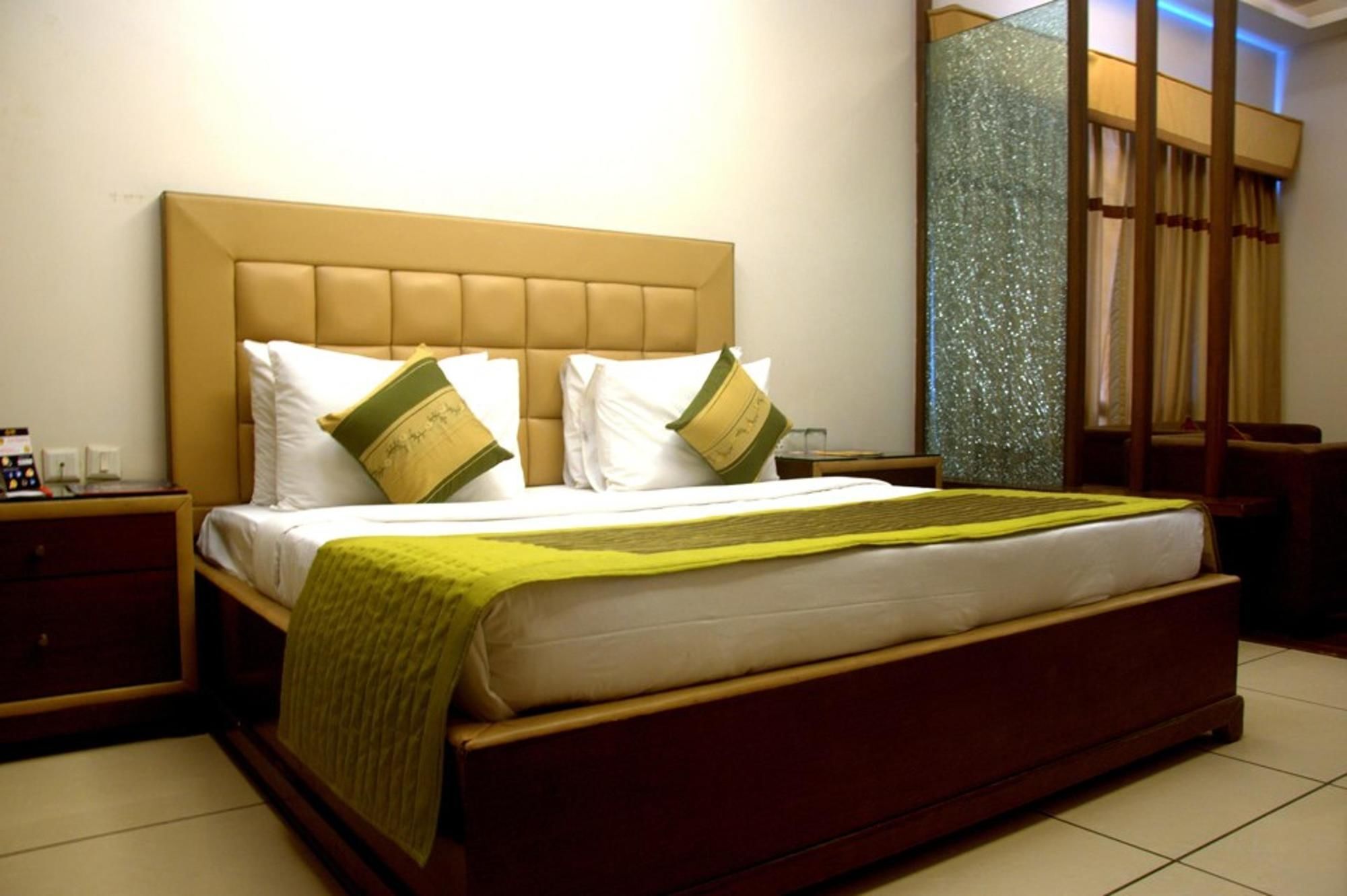 גאזיאבאד Capital O 1391 Hotel Pushpa Vilas מראה חיצוני תמונה