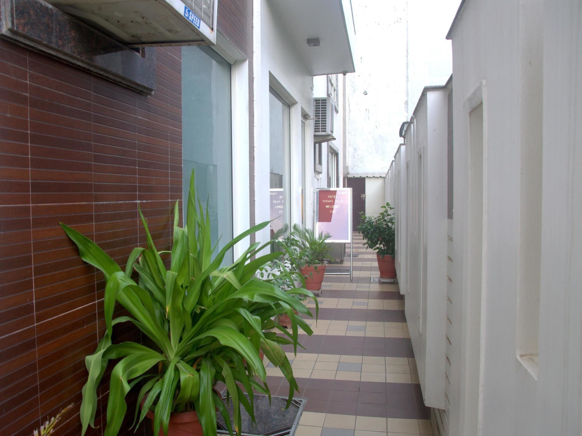 גאזיאבאד Capital O 1391 Hotel Pushpa Vilas מראה חיצוני תמונה