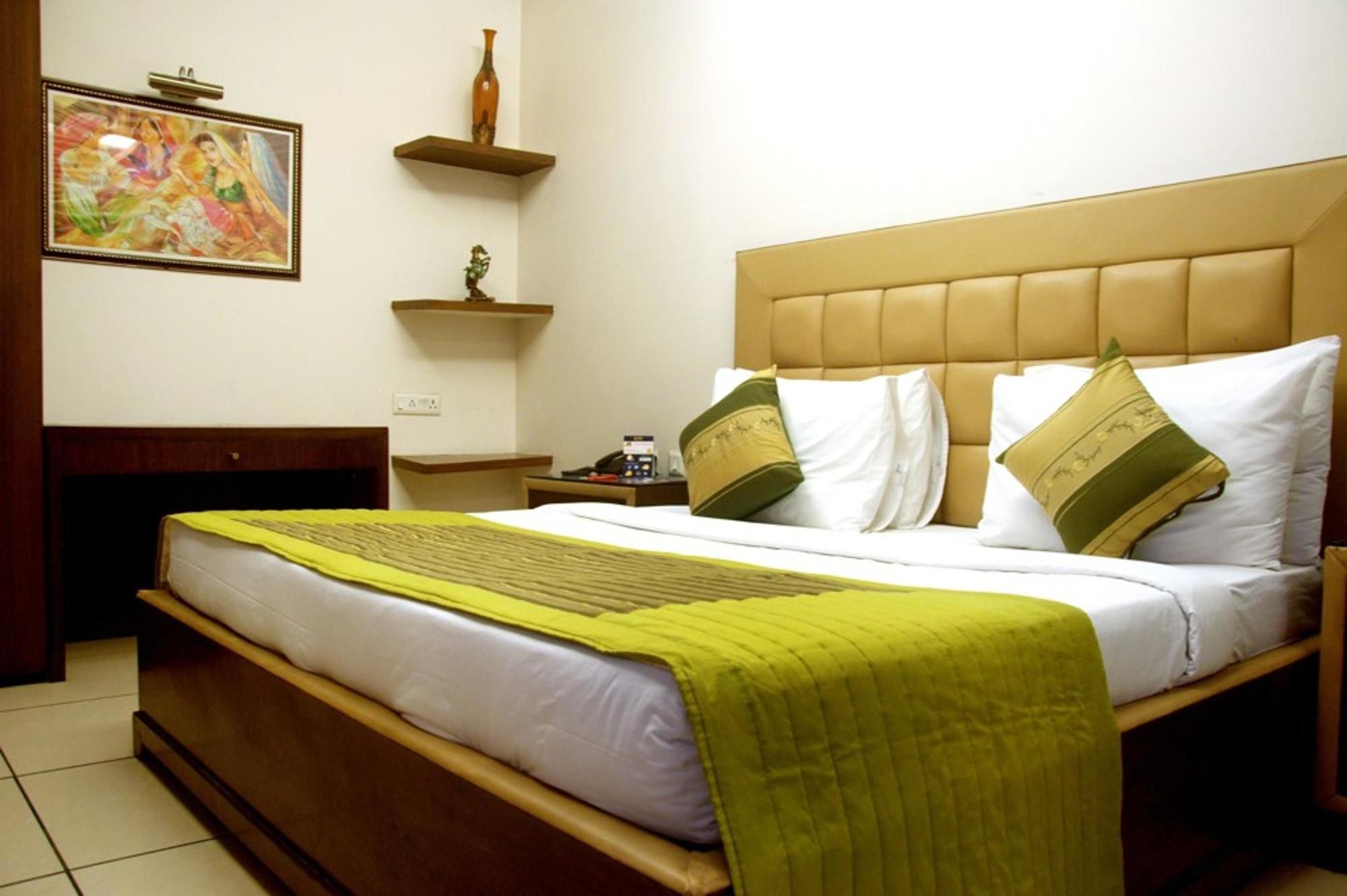גאזיאבאד Capital O 1391 Hotel Pushpa Vilas מראה חיצוני תמונה